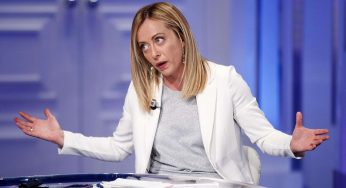 Il governo Meloni pronto a smontare l’assegno unico: addio alla riforma Draghi per la famiglia