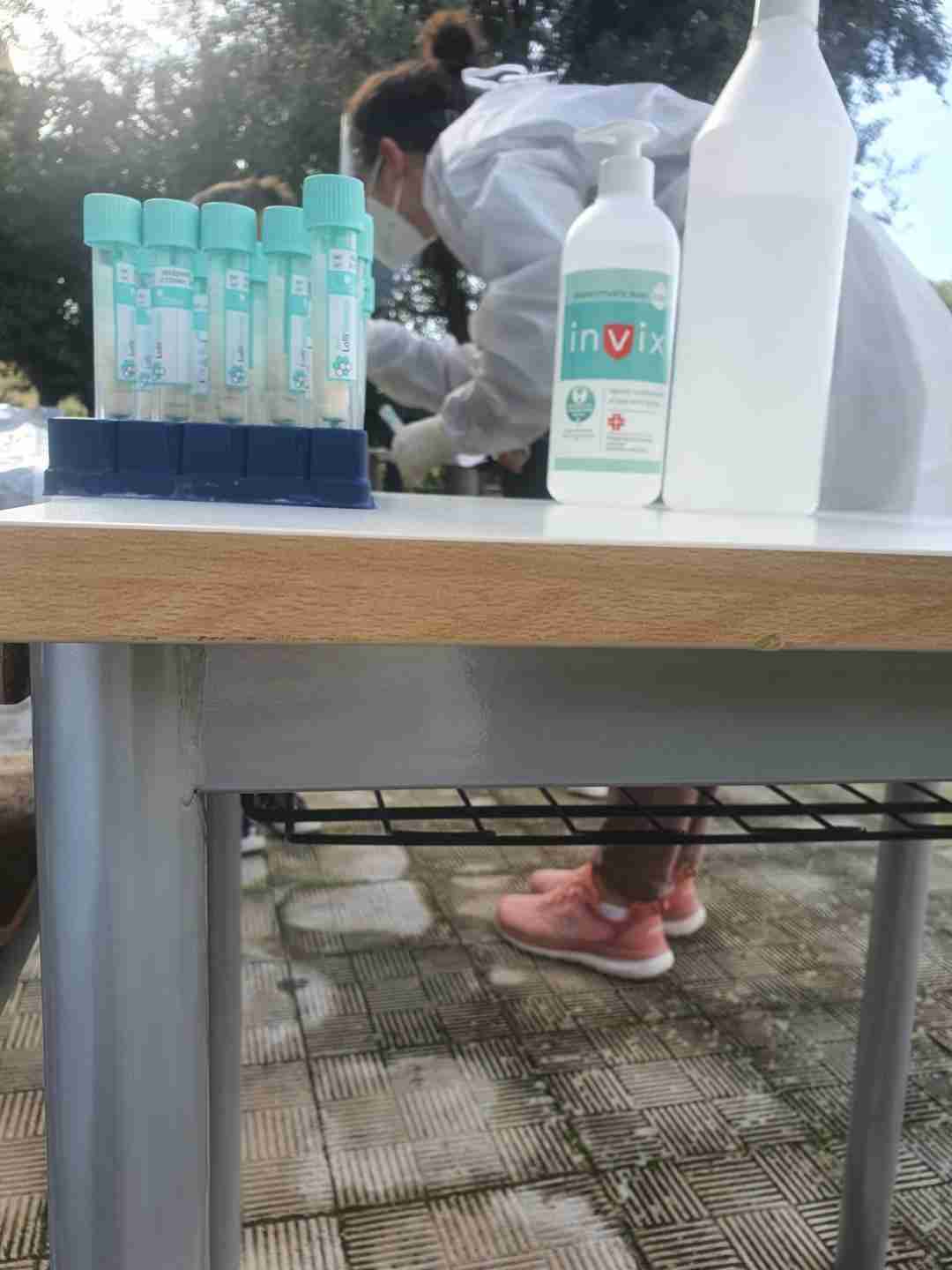 Tamponi salivari, prosegue lo screening tra i banchi nelle scuole sentinella