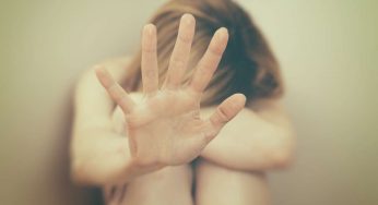 Botte e abusi alla moglie, arrestato