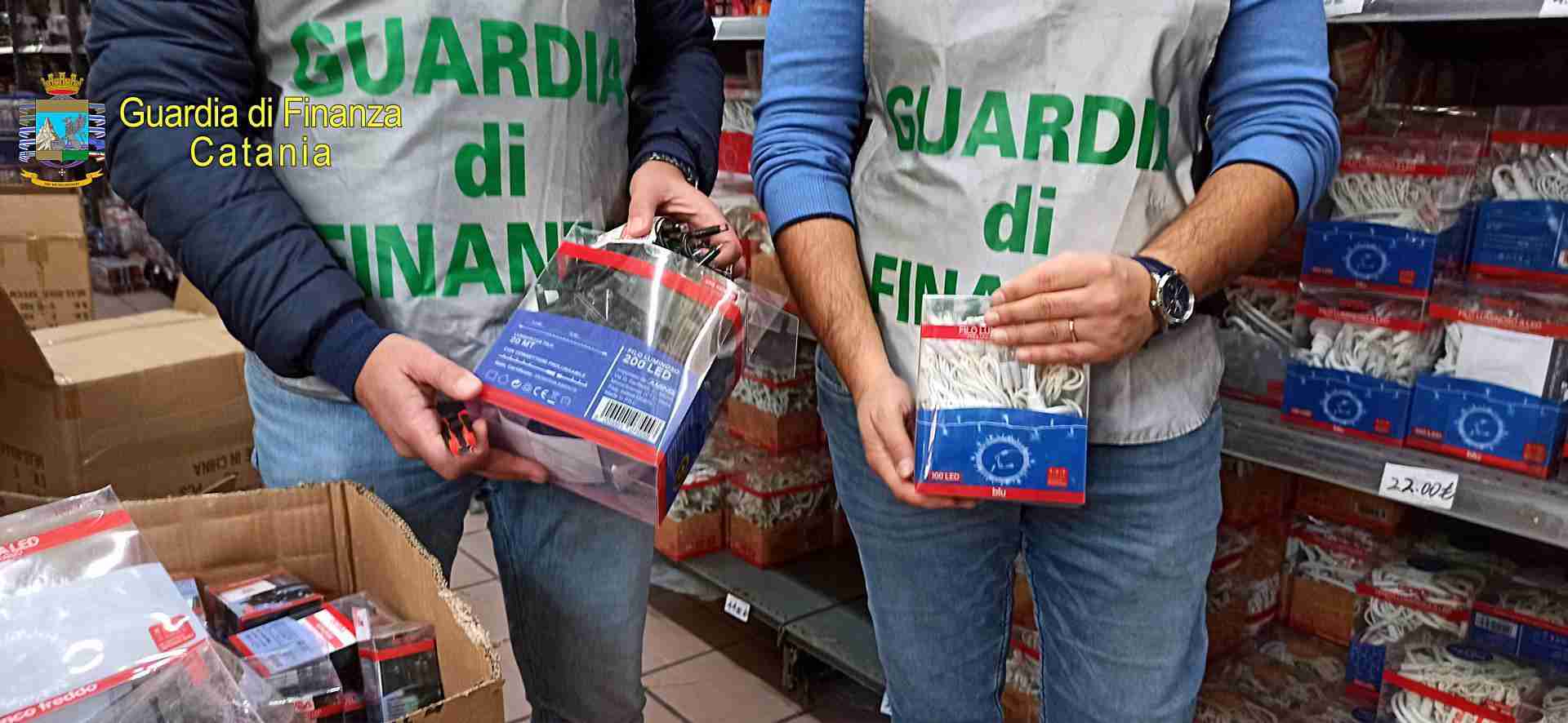 Sequestrate tre milioni di luci natalizie irregolari