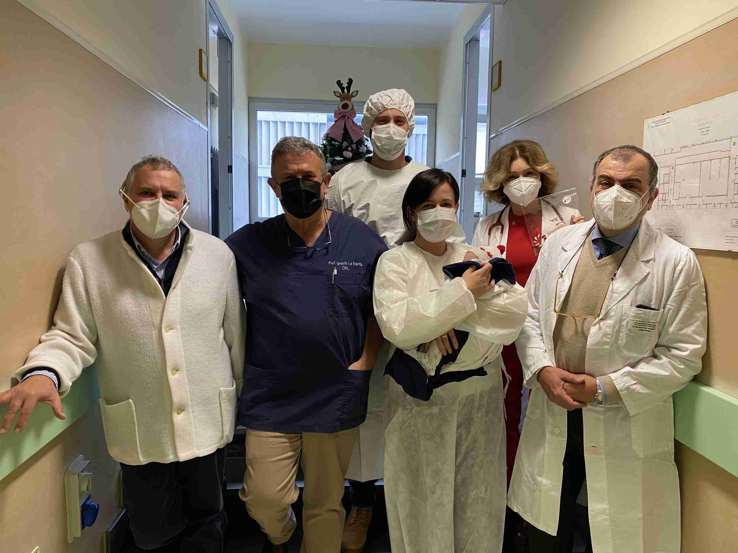 Angelo, neonato operato alla mandibola , torna a casa