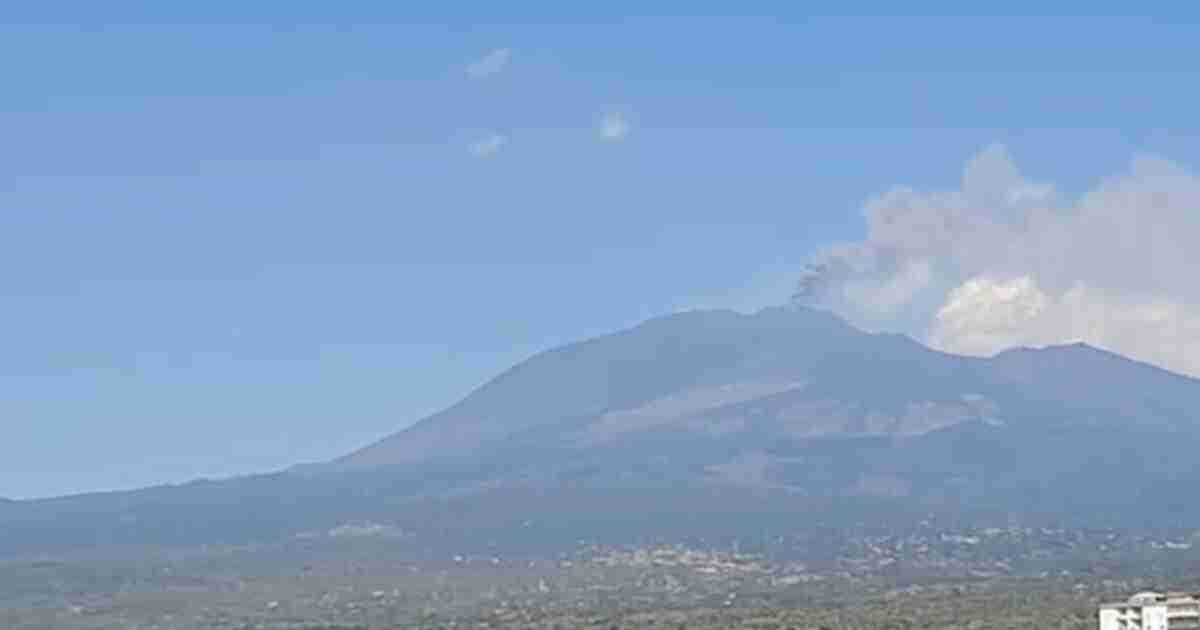 Etna, ripresa una modesta attività esplosiva