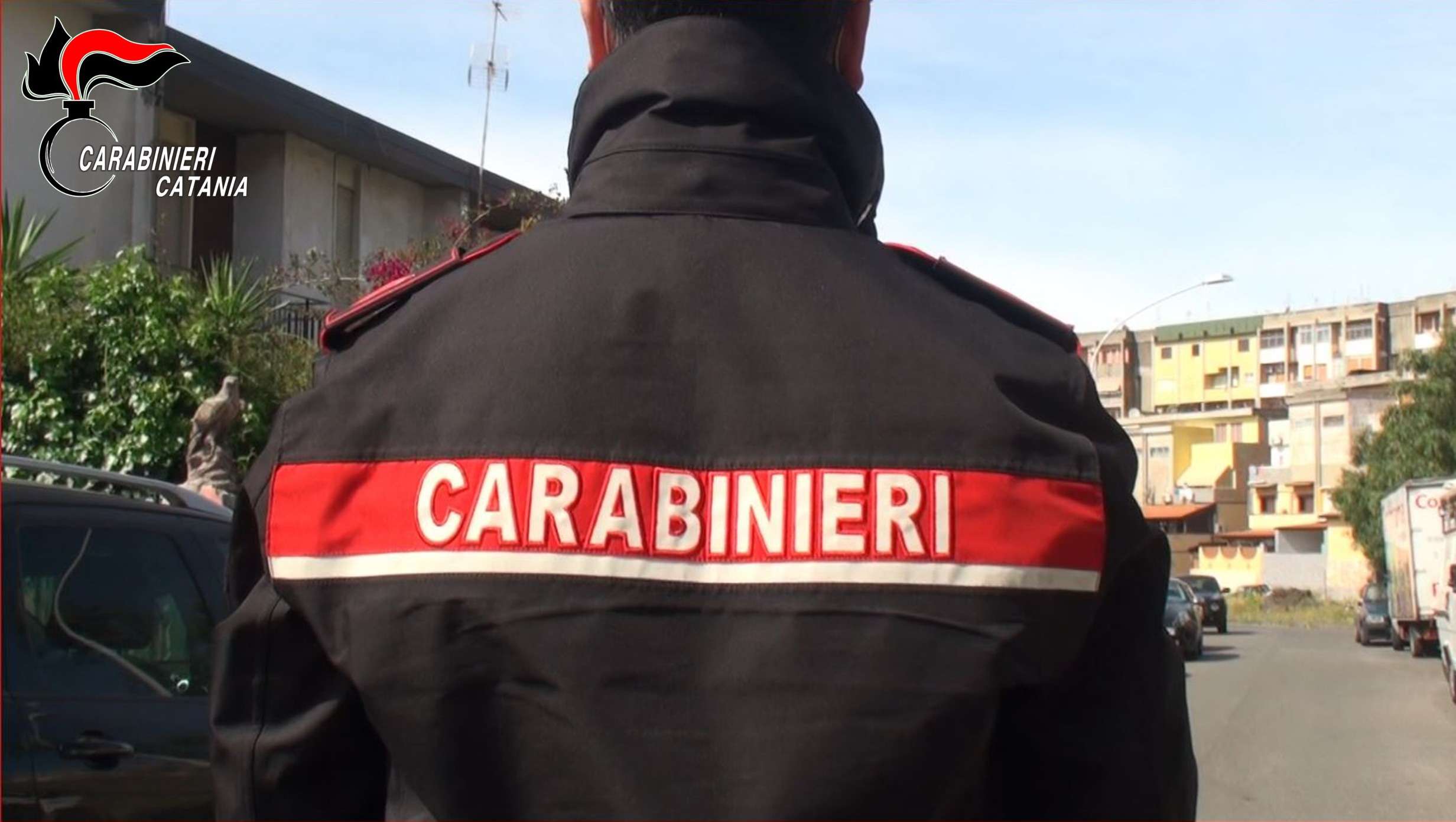 Fa “scorta” di liquori ai danni di un locale: denunciato
