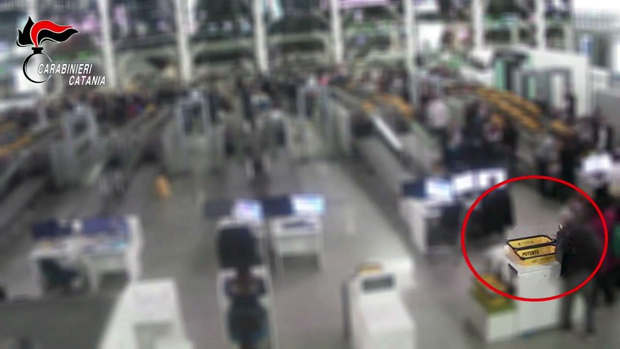 Denunciata coppia di turisti per il furto di un orologio