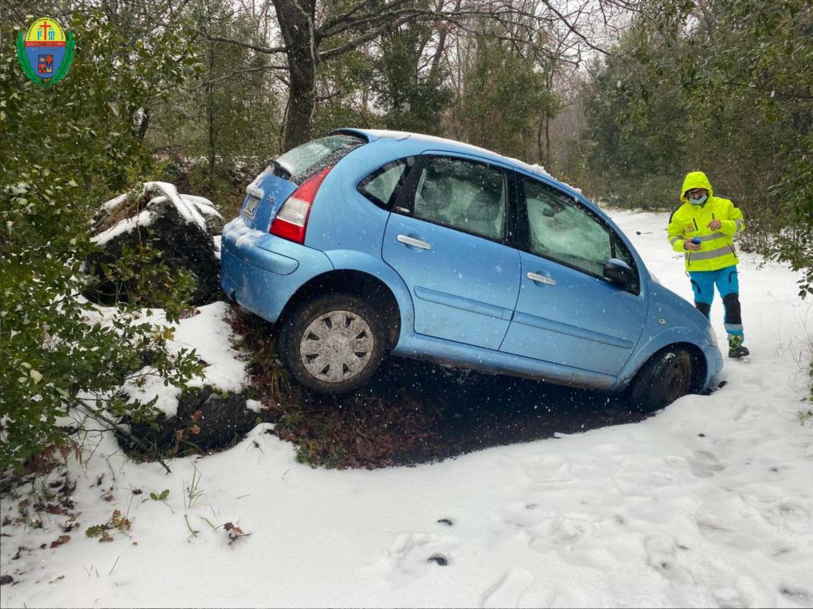 Bloccato dalla neve non fa ritorno a casa, salvo