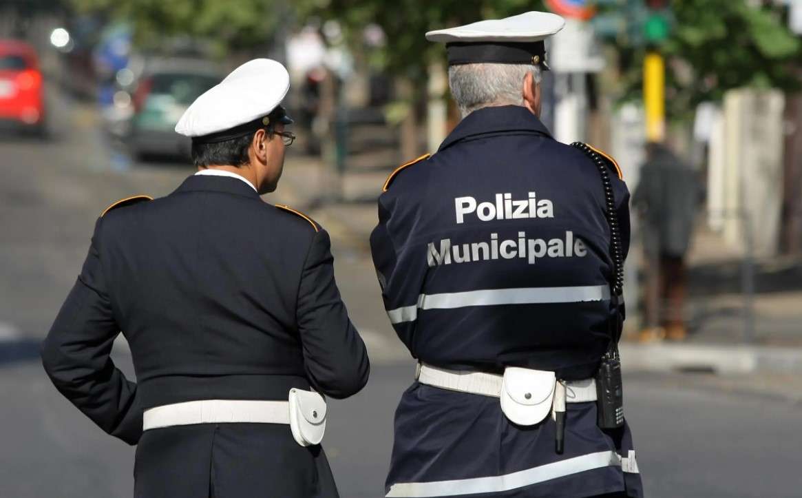 Multati per vendita di bevande alcoliche dopo le ore 22,00.
