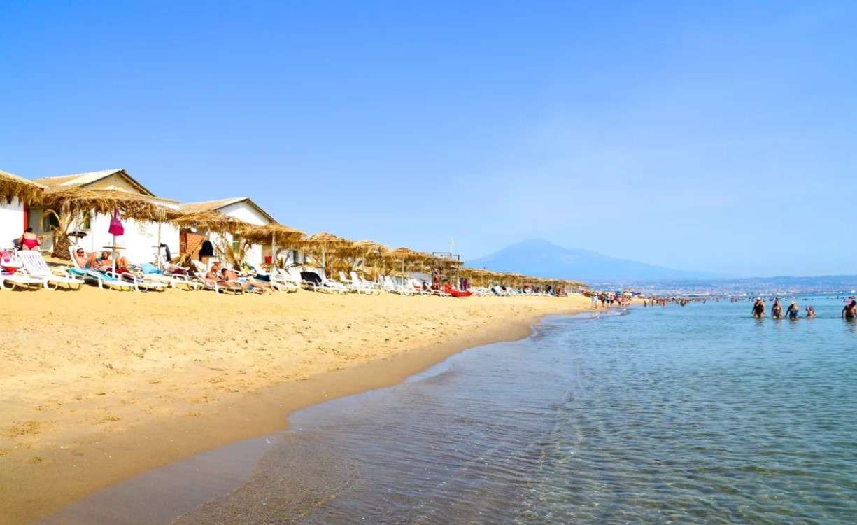 Vacanze di primavera, gli italiani scelgono mare e parchi divertimento