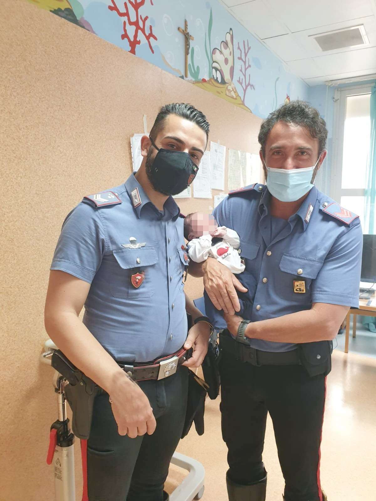 Neonato abbandonato dentro una cesta a Catania, sta bene