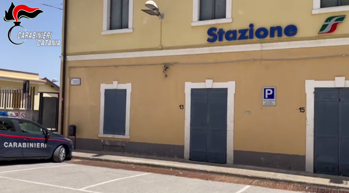 Grammichele: Pietre e materiale ferroso sui binari, denunciati 7 minori