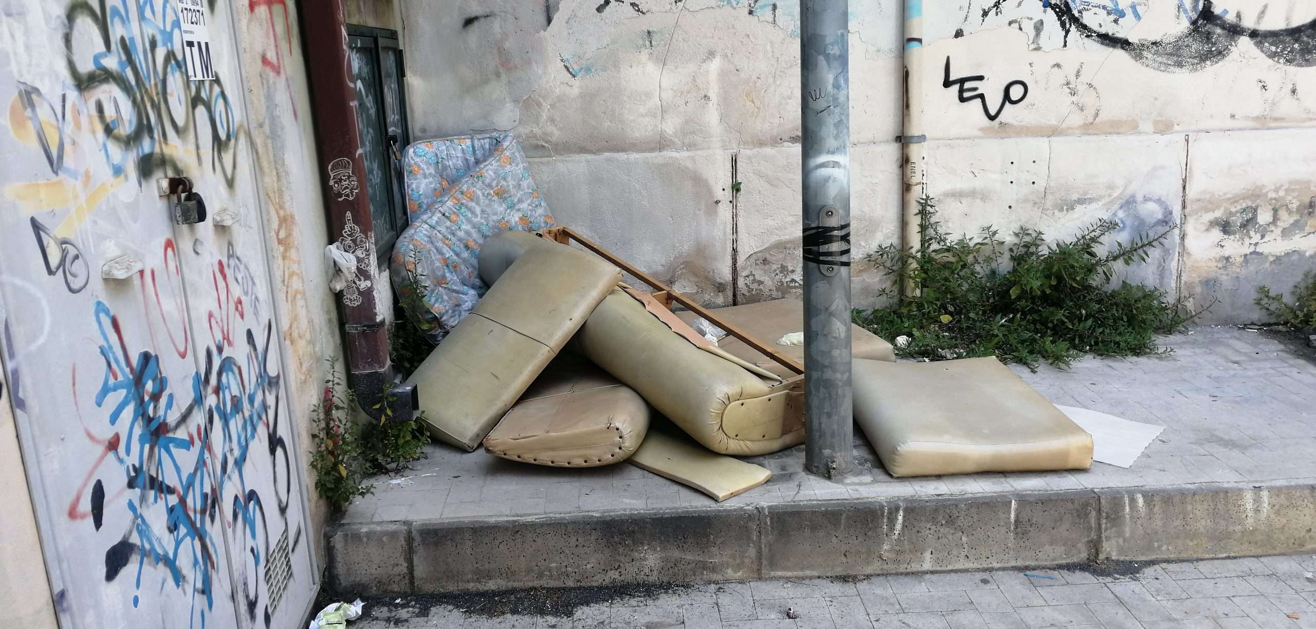 Degrado via Sisto a “Borgo-Sanzio” a Catania