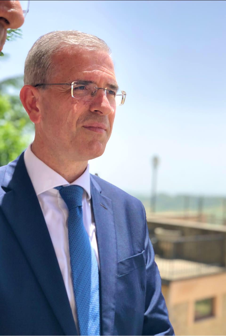 Falcone: “stanchi delle liti da retrobottega”