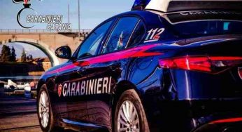 Danneggia tre auto per pochi spiccioli, arrestato 42enne