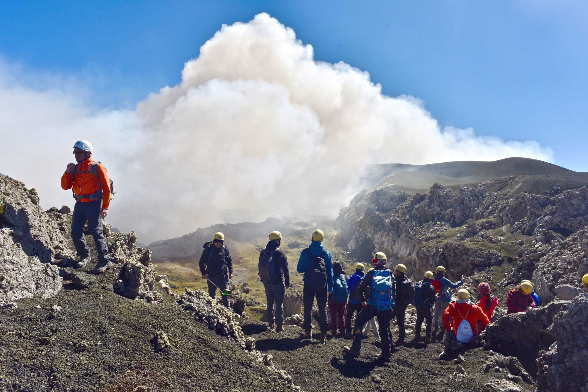 Le temperature basse riportano la neve sull’Etna