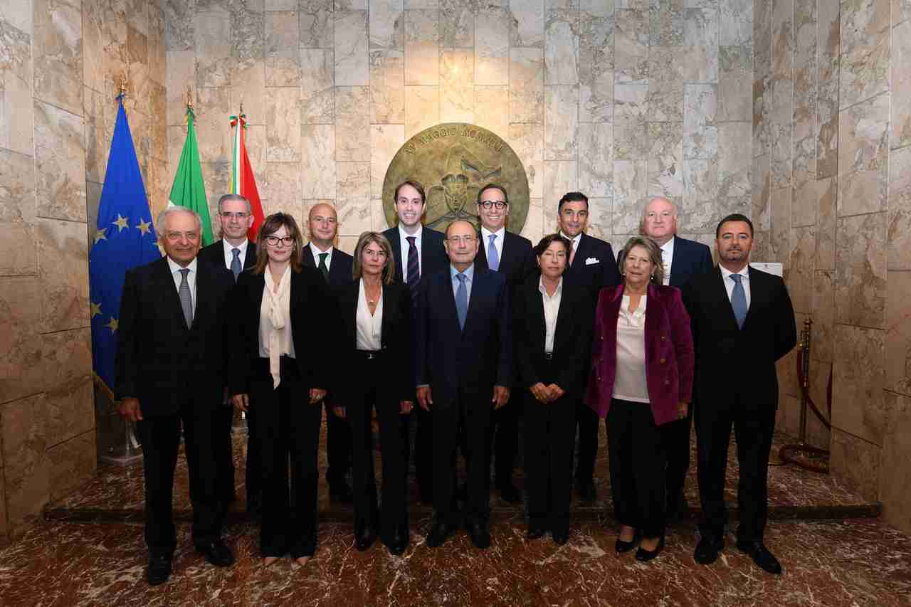 Giurano i 12 assessori del Governo Schifani