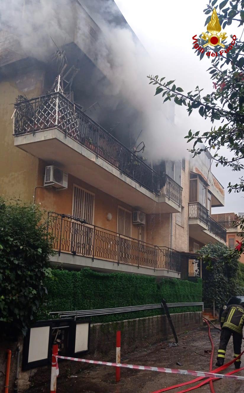 Incendio in abitazione, rinvenuto corpo carbonizzato
