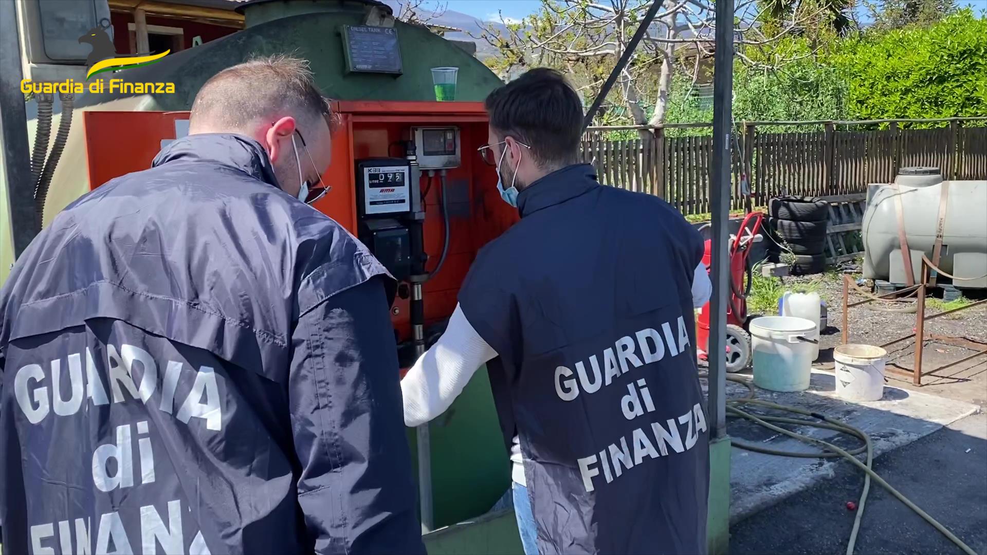 Gasolio ‘miscelato’, eseguiti tre arresti