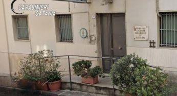 Aci Catena: maltratta i familiari e gli estorce i soldi, arrestato