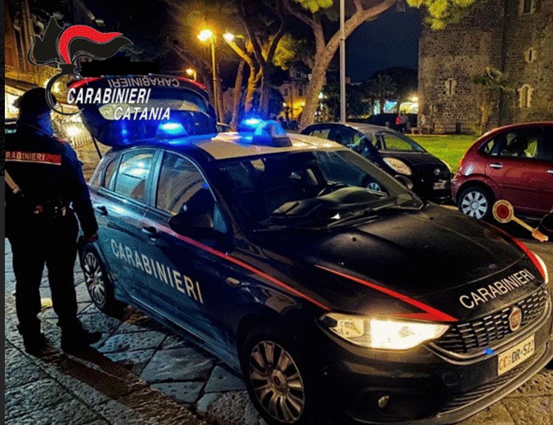 Sorpreso a spacciare droga, minorenne arrestato