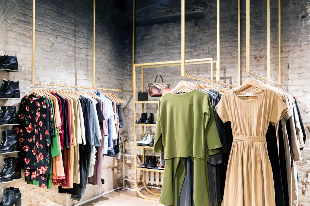 Il caldo fa crollare il commercio ed è giungla delle vendite promozionali