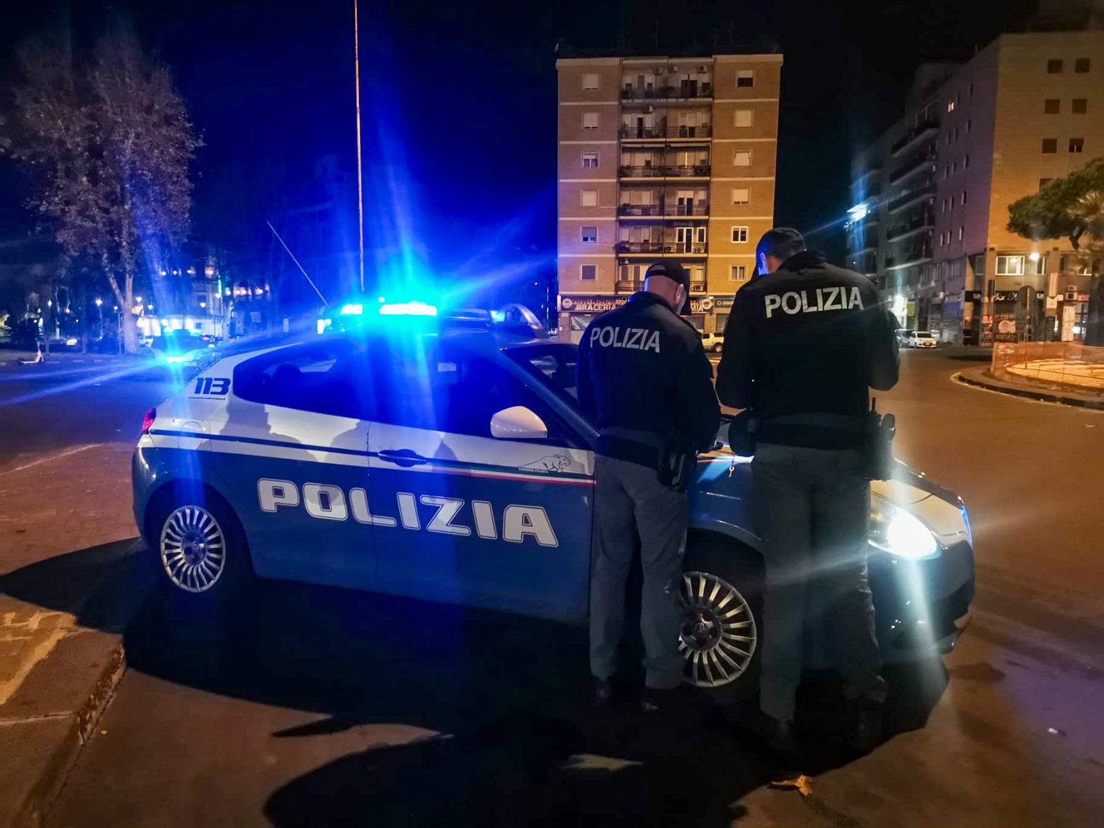 Palpeggia il seno di una 14enne, arrestato per violenza sessuale