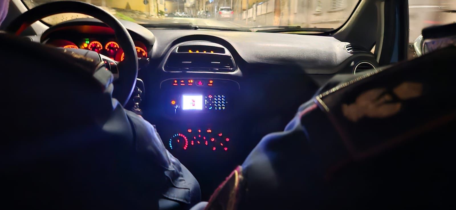 In giro con un auto rubata, arrestati due pregiudicati