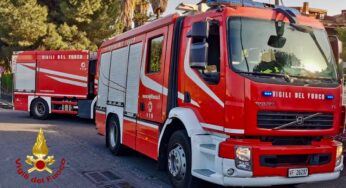 Incidente stradale a Catania: auto finisce nella spiaggetta di piazza Mancini Battaglia