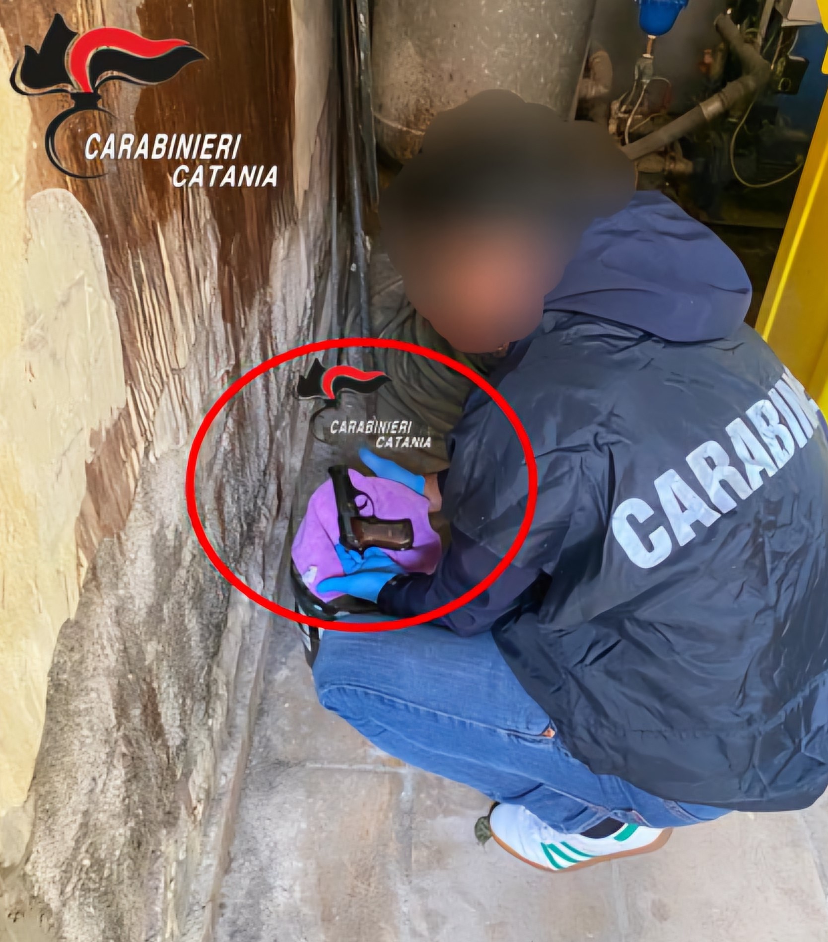 Consegna la droga in sella al motorino; pusher arrestato