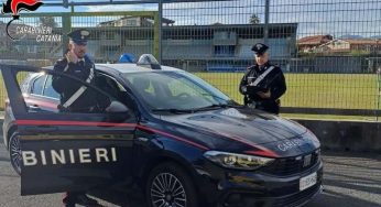 Acireale, scoperta “officina del crimine”: 33enne arrestato per armi modificate, refurtiva e droga