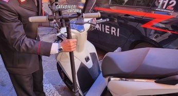 Catania, tenta la fuga con un monopattino rubato: bloccato dai Carabinieri
