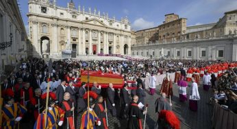 Lungo Addio a Papa Francesco: Roma si Ferma in Pregiera