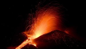 eruzione vulcano (montagna.tv) - cataniaoggi