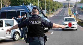 Posto di blocco 400€: togli subito il dispositivo a forma di C, fermano a targhe alterne per trovarlo | Multe a ciclostile