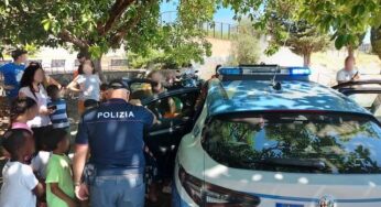 Sicurezza stradale a Villa Fazio: la Polizia di Stato incontra bambini e ragazzi per “E…STATE CON NOI 2025”