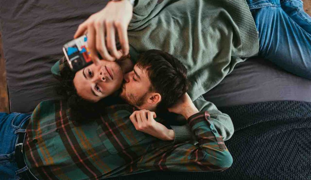 selfie (pexels) - cataniaoggi