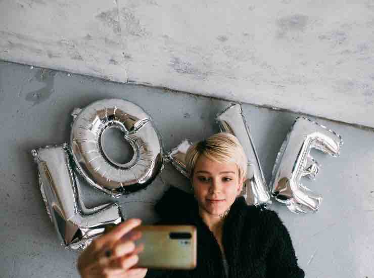 selfie (pexels) - cataniaoggi