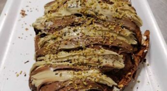 Una fontana di crema al pistacchio: in questo borgo in provincia di Gela i cornetti più grandi che hai mai mangiato | In due non ne finisci uno