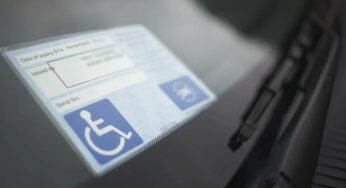 Pass disabili, da ora 9 italiani su 10 lo potranno richiedere: approvata la nuova legge | Ztl e strisce blu gratis per tutti