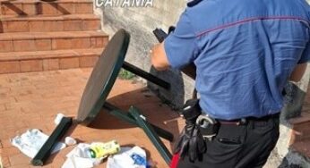 Lite in una panineria a Valverde: ferisce il cognato con un coltello