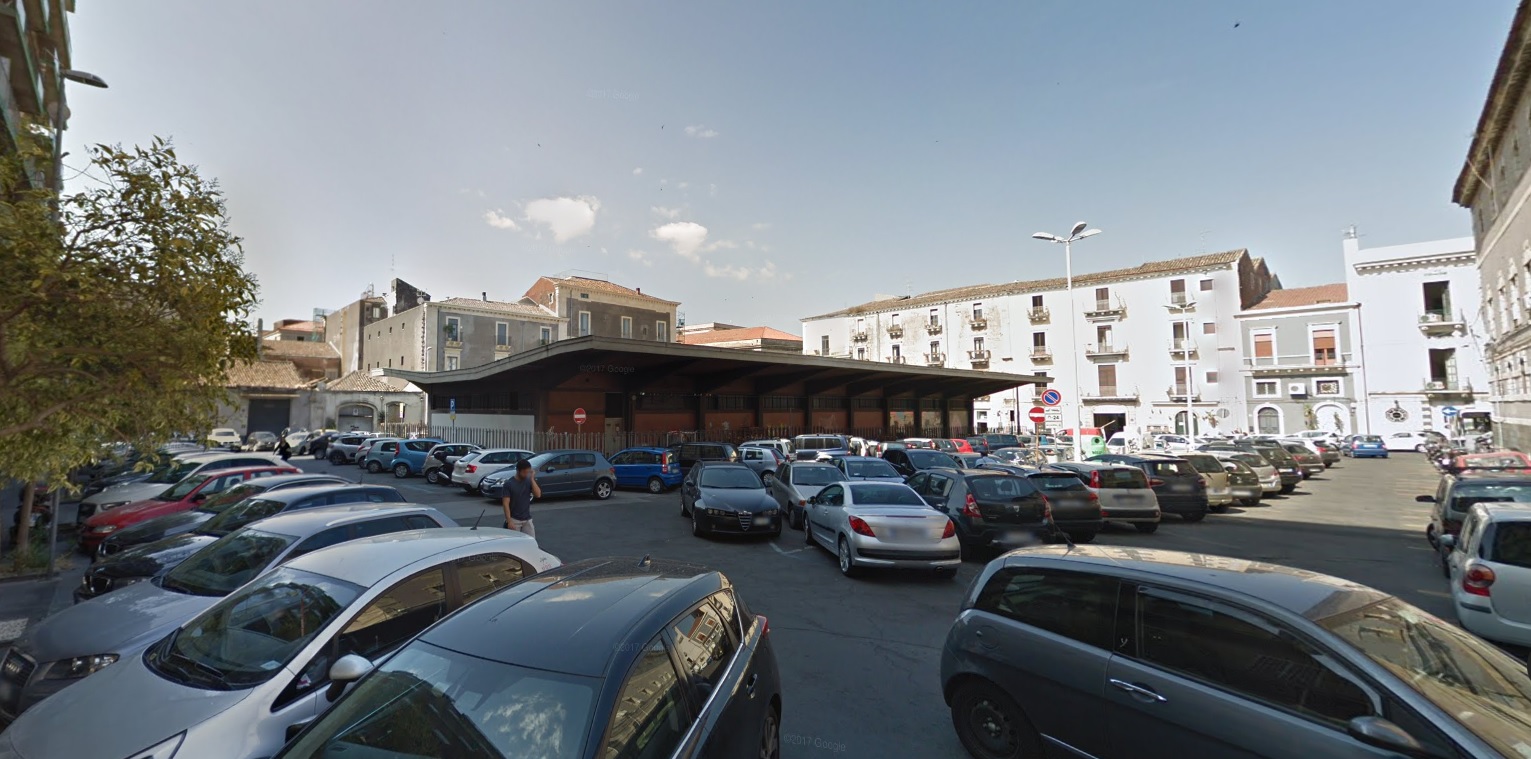 Catania, proteste per la riqualificazione di piazza Lupo: “Troppo cemento”