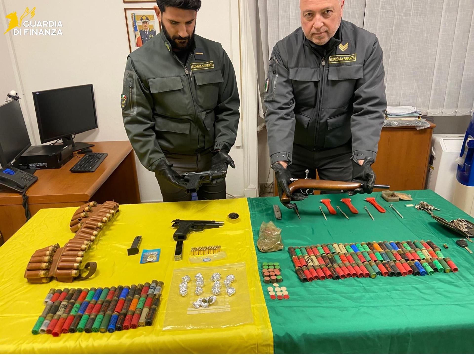 Catania, armi e marijuana sequestrate a Monte Po