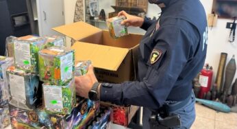 Misterbianco, vende fuochi d’artificio senza licenza: denunciato