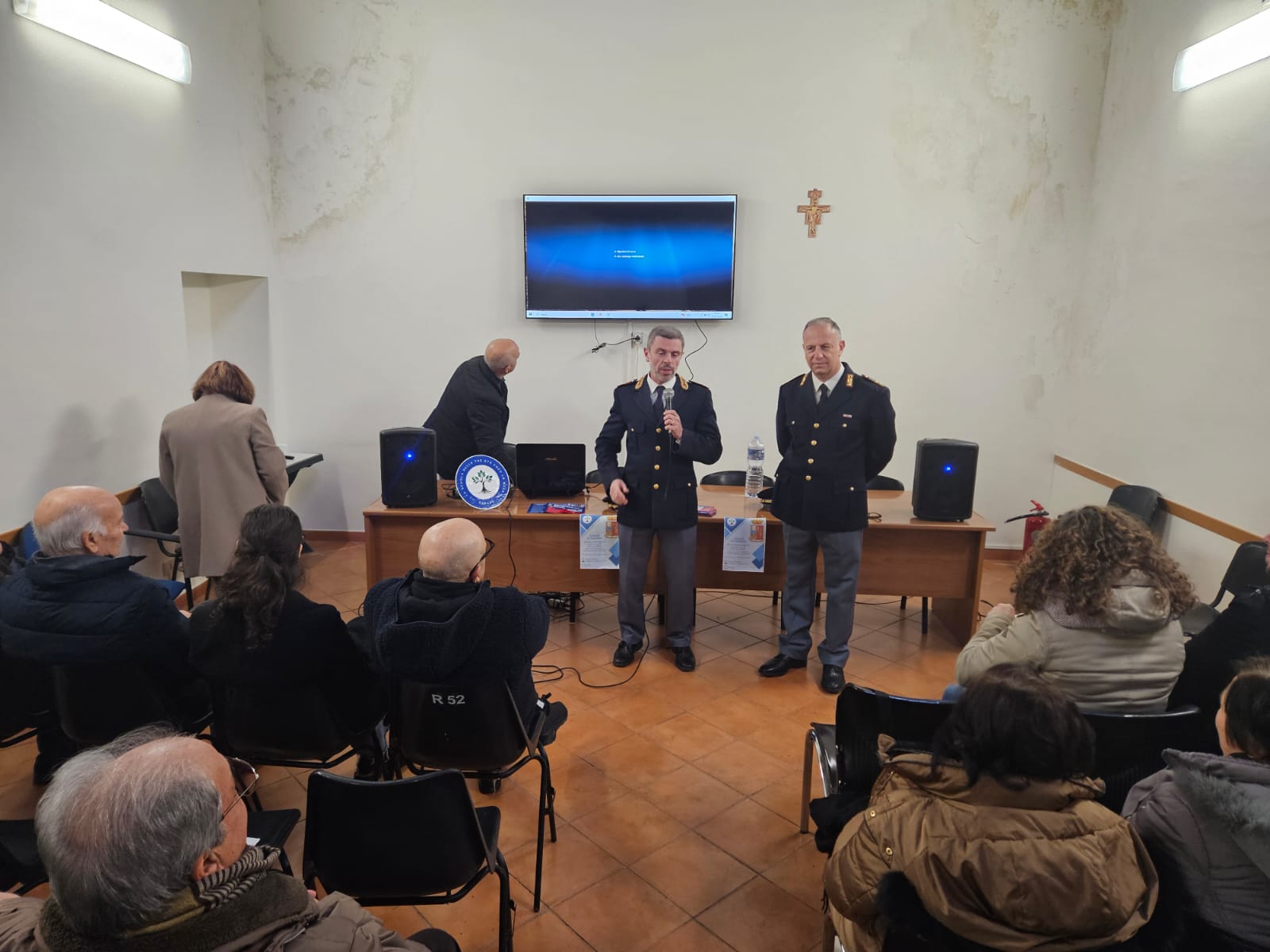 Adrano, Polizia e cittadini insieme per prevenire truffe e raggiri