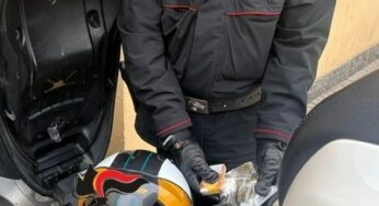 Contromano in piazza Cavour con la droga nello scooter: 16enne tradito dal nervosismo