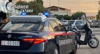 Fuga spericolata col semaforo rosso: 18enne acese arrestato a Giarre su uno scooter rubato