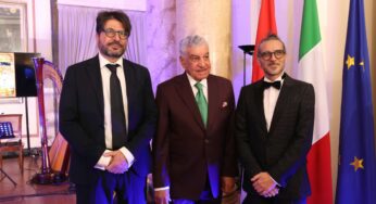 Sulle orme dell’Aida: il mito di Tutankhamon rivive al Cairo con la musica di Zimbone e la firma di Zahi Hawass