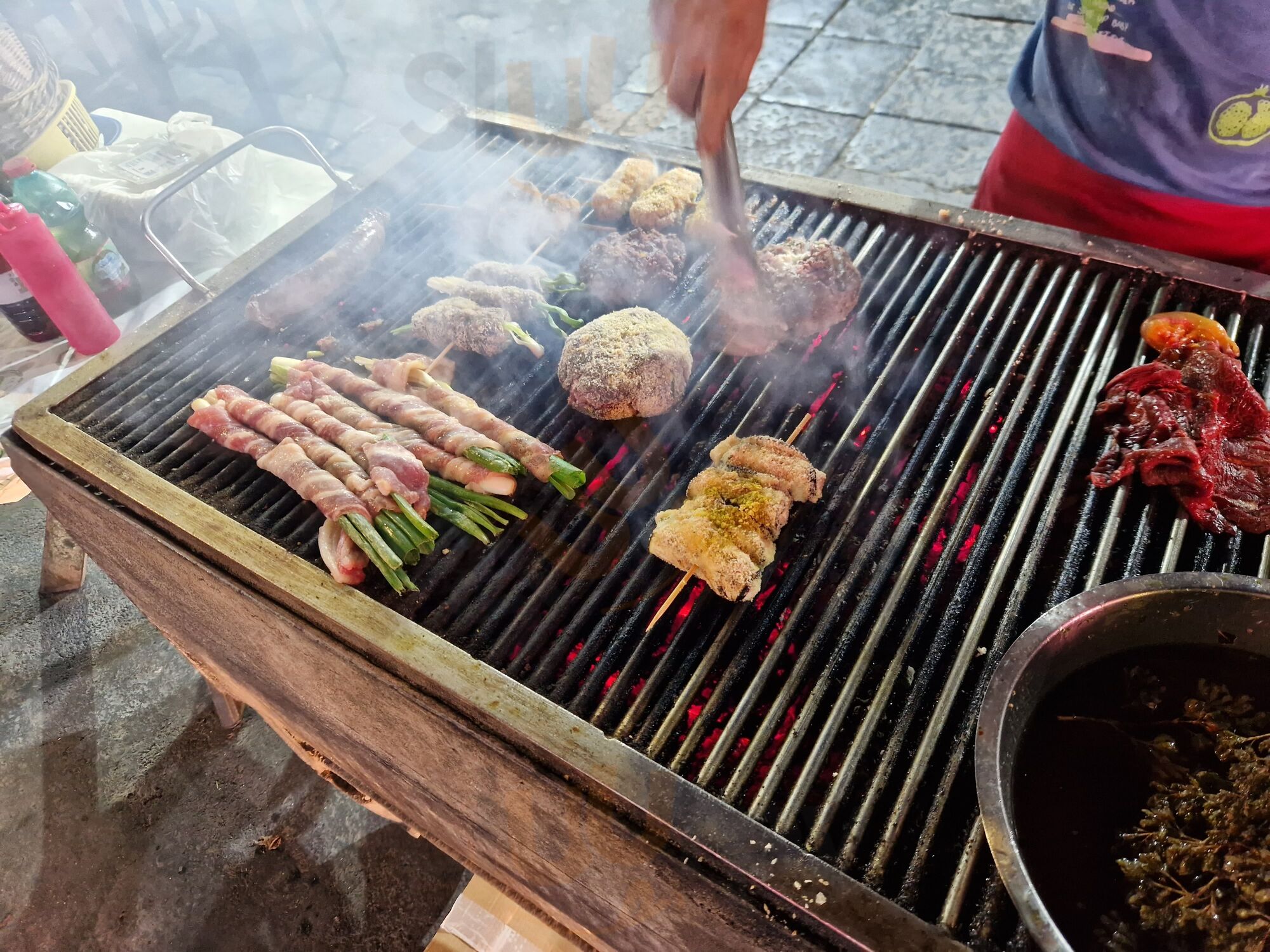 La guerra della “fettina”: se l’ideologia romana spegne i braceri di via Plebiscito