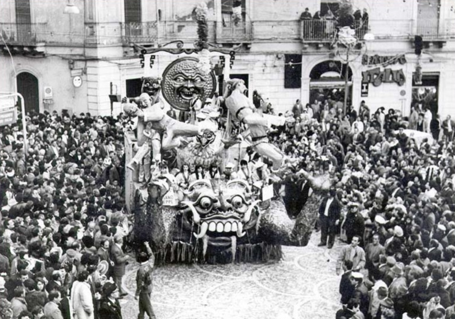 Carnevali di Sicilia: il bilancio di Acireale e Misterbianco e il valore storico di Paternò