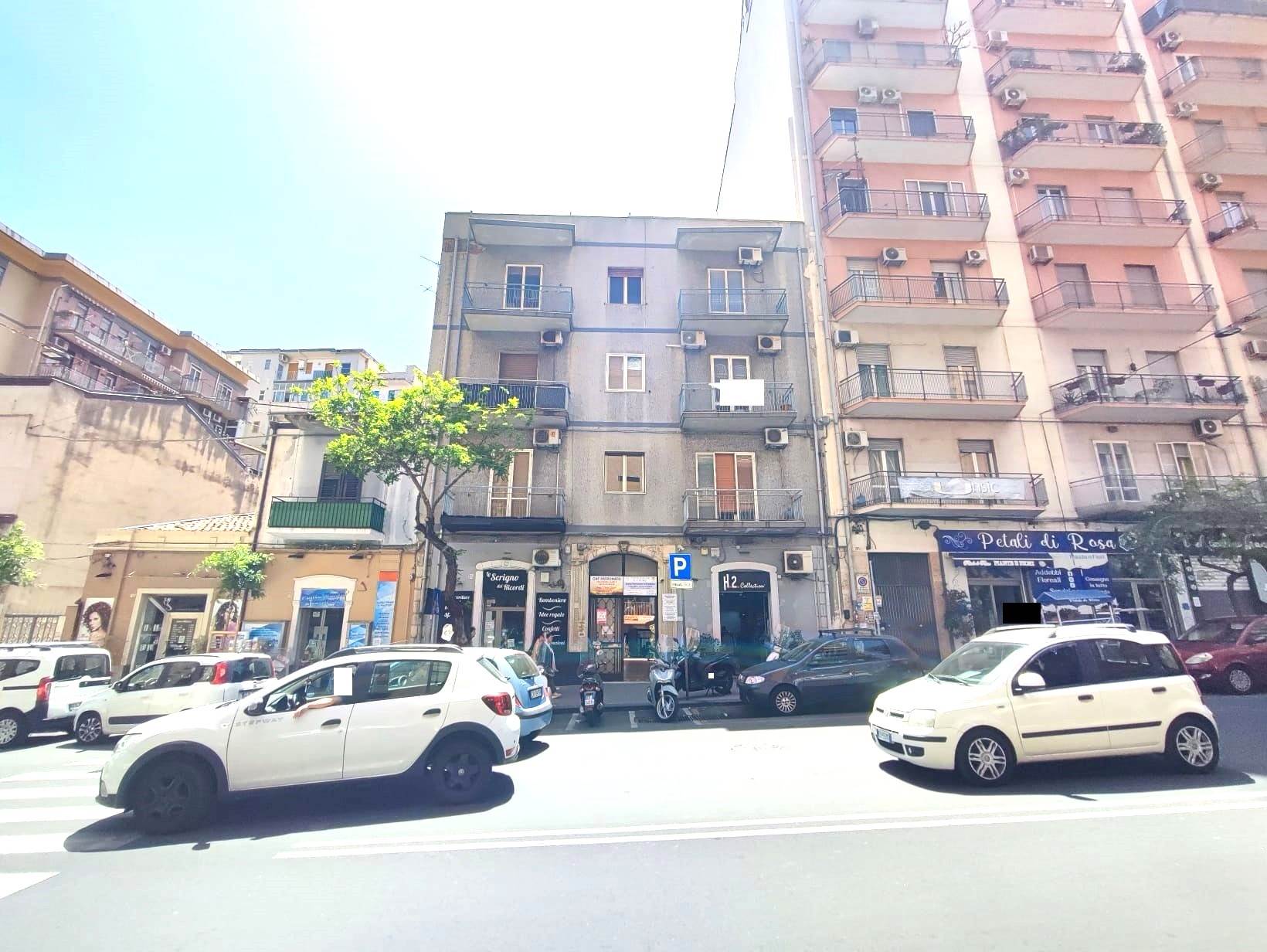 Viale Mario Rapisardi: La Città nella Città che non Dorme Mai