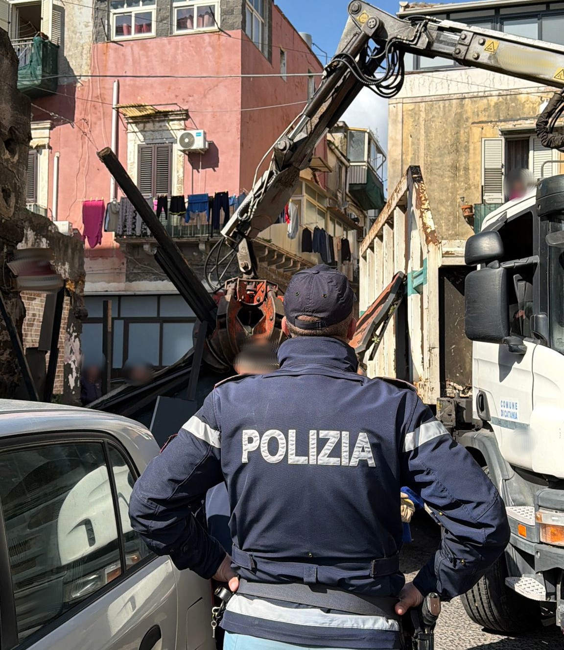 Polizia di Stato: controllo straordinario nel quartiere San Cristoforo contro l’abusivismo