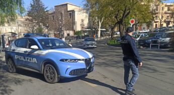 «In fuga sulle enduro tra i vicoli e i residenti bloccano le Volanti»: due arresti a Catania